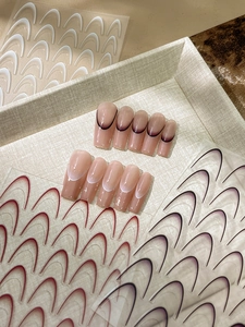 Kit per manicure francese con adesivi per unghie sfumati in bianco, nero e rosso vino