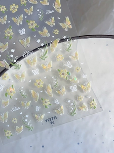Macro-opname van YT3775 gele vlinder en lelietje-van-dalen zelfklevende nagelkunst stickers