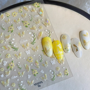 Gele vlinder nagelstickers met zelfklevende lelietjes-van-dalen bloemmotieven voor nagels