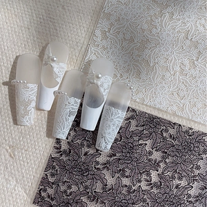 Pegatinas de Uñas con Relieve de Encaje 3D Blanco Negro Floral Autoadhesivas Calcomanías Lujo Boda Elegante DIY Decoración