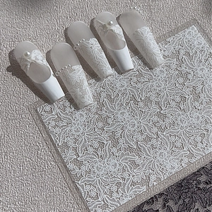 Uñas postizas de encaje blanco retro francés con perlas hechas a mano y lazos elegantes
