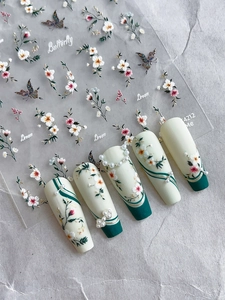 Autocollants à ongles papillon et fleurs dorés avec embouts de manucure appliqués