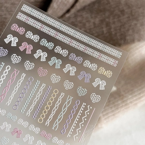 Adesivi per unghie 3D a rilievo con fiocchi e cuori pastello su sfondo in maglia