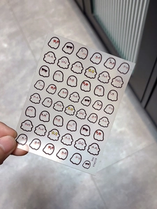 Détails d'autocollants transparents pour ongles avec petits fantômes et emojis mignons