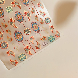 Goldene Koi-Karpfen und rote Laternennagelaufkleber mit traditionellen Neujahrsmustern