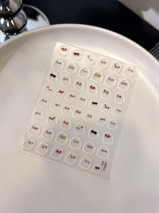 Détails de stickers nail art fantômes blancs avec diverses expressions sur la feuille YT4467