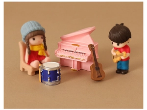 Figuritas miniatura de banda musical en resina con piano y guitarras para decorar mesa