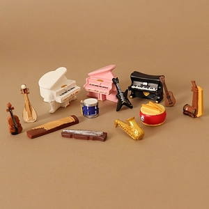 Colección de instrumentos musicales en miniatura de resina con piano, guitarra y violín