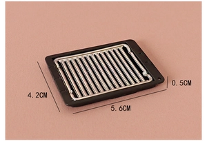 Miniature dollhouse grill model with 5.6cm by 4.2cm dimensions for landscape decor