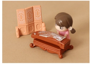 Miniature ancient Guzheng model set with a traditional screen and doll for dollhouse