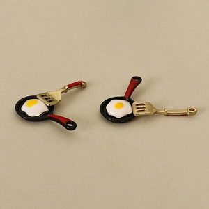 Miniature dollhouse frying pan with fried egg and gold spatula kitchen toy accessories