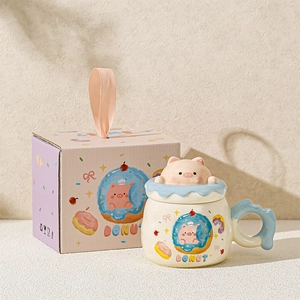 Detail of cartoon pig ceramic mug with 3D lid and matching gift box packaging