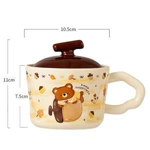 Minimalist beige ceramic bear mug with brown lid and wavy handle showing dimensions
