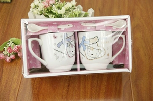 Cute ceramic bear mugs gift set featuring two white mugs with spoons in a heart box