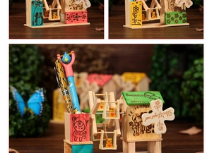 Macro d'un porte-stylo grande roue en bois coloré avec détails peints à la main