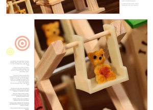 Détail macro de figurines d'ours mignons sur une boîte à musique en bois