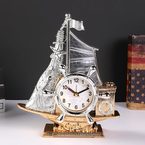 Europäische Vintage-Segelboot-Tischuhr in Gold-Silber-Optik für Heimdekoration und Büro