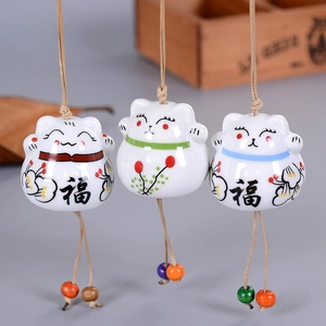 Japanese Maneki Neko Ceramic Wind Chime Hanging Ornament Lucky Cat Fortune Bell For Home Car Door Porch Decor Blessing Gift