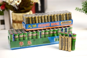 Detailaufnahme der 60er-Packung 1,5V AA-Kohle-Zink-Batterien für diverse Kleingeräte