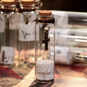 Pendentif bouteille à vœux rétro en verre avec bouchon de liège et croix en métal