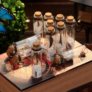 Coffret de bouteilles à vœux en verre rétro avec breloques en bronze et parchemins