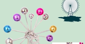 Detail van kleurrijke metalen bollen op het creatieve magnetische reuzenrad model