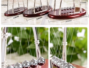 Détail macro du pendule de Newton montrant les billes d'acier et diverses dimensions