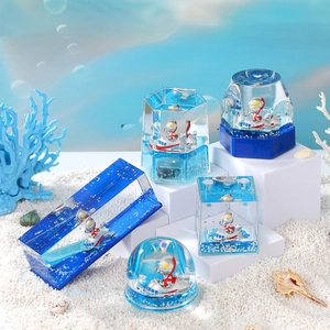Creative Acrylic Liquid Motion Floating Quicksand Bottle Superhero Panda Marine Style Desktop Ornament Decoration Gift
