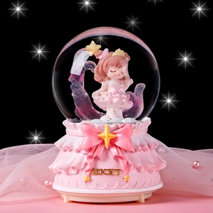 Boîte à musique boule de cristal avec fille en robe rose et nœud Lucky doré