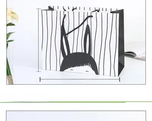 Detail eines Cartoon-Geschenkpapiertüte mit Maßen: 32 cm Länge und 25 cm Höhe