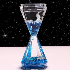 Astronauten-Flüssigsanduhr in Diamantform mit blauem Öl und schwebendem Raumfahrer