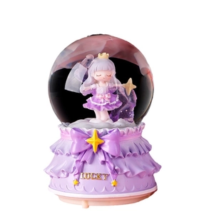 Boîte à musique boule de cristal violette avec princesse chanceuse et neige flottante