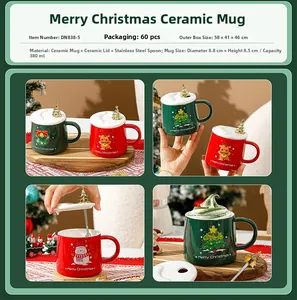 Détail de l'ensemble de tasses de Noël en céramique avec motifs Père Noël et décor