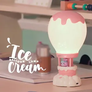 Lampada mongolfiera gelato rosa con statuetta di cartone animato viola e porta di USB
