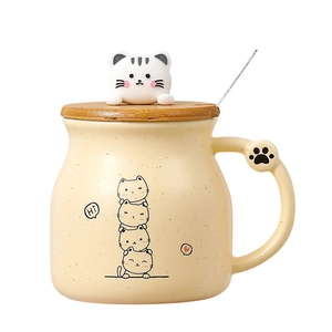 Cartoon cat ceramic mug set with bamboo lid, white kitten topper, and metal spoon