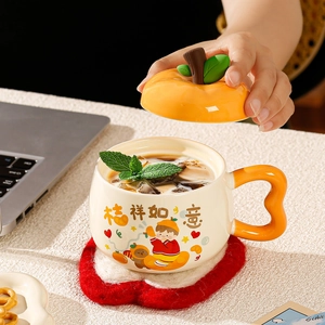 Cartoon ceramic mug set with orange heart handle, persimmon lid and felt coaster