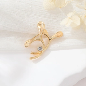 French Style High Quality Ginkgo Leaf Brooch Copper Gold Plated Zirconia Pin For Women Elegant Suit Dress Jewelry Gift