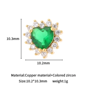 Détail du pendentif coeur plaqué or 14K avec zircon vert et spécifications du matériau en cuivre