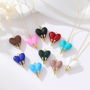 Minimalistische 14K goldgefüllte Herzanhänger mit bunter Emaille-Glasur in 10 kräftigen Farben