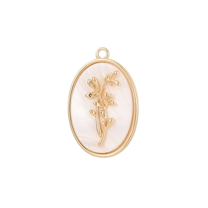 Ciondolo ovale placcato oro 14K con madreperla bianca e design floreale a sbalzo
