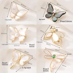 Détails comparatifs des tailles de broches papillon et libellule avec perles et nacre