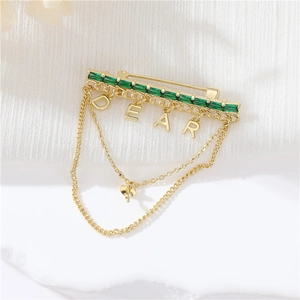 Elegant Emerald Green Zirconia Balance Beam Brooch With Tassel Letter DEAR Pendant For Women Fashion Suit Lapel Pin Jewelry