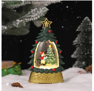 Détail d'un ornement de sapin de Noël avec scène miniature et éclairage LED intégré