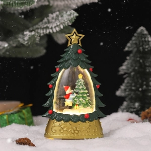 Boule à eau lumineuse en forme de sapin de Noël avec scène miniature et socle doré