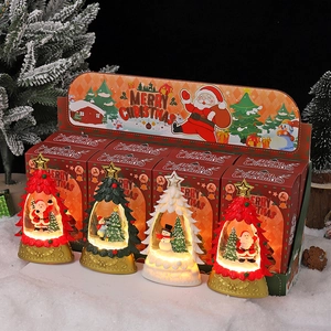 Veilleuse en cristal sapin de Noël avec Père Noël lumineux et base dorée ciselée