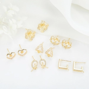 Orecchini a Bottone in Ottone Placcato Oro 14K Con Zirconia e Perno in Argento Sterling 925 Base DIY Cuore Fiore Perla Artificial