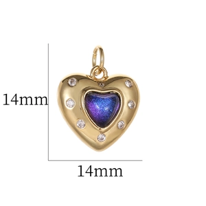 Colgante de corazón 14mm con ópalo azul púrpura y brillantes detalles de circonitas