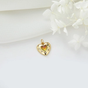 Colgante de corazón en oro de 14K con piedra ojo de gato y circonitas en seda
