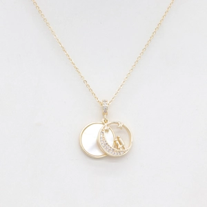 Elegante goldene Schichtkette mit Perlmuttanhänger, Halbmond und Sternen für Damen