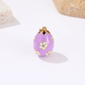 Ciondolo a uovo di Pasqua viola placcato oro 14k con motivi floreali in smalto